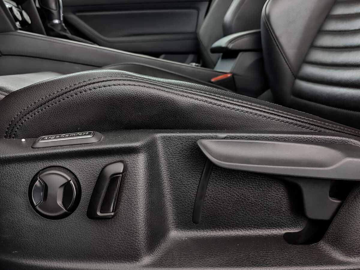 Volkswagen Passat, 2019 Фото №17