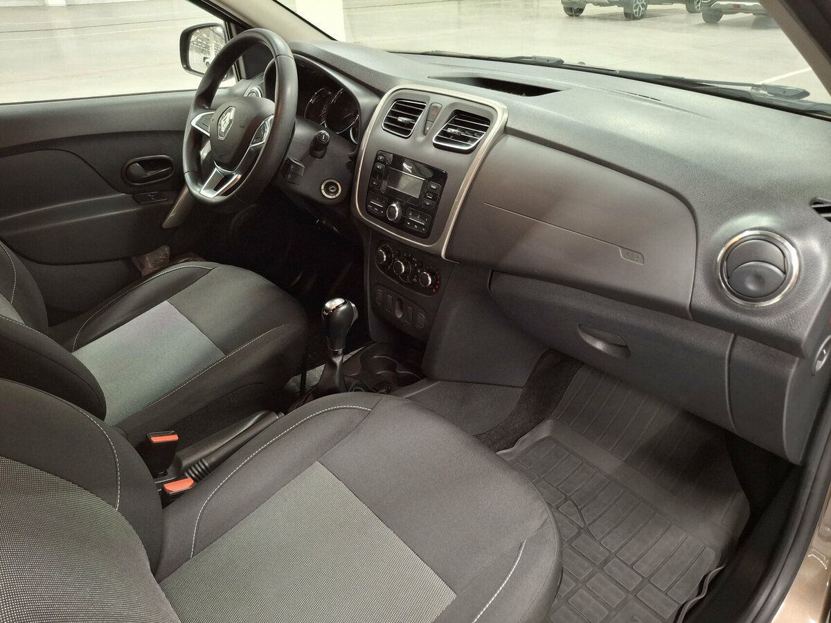 Renault Logan Stepway II Рестайлинг, 2020 Фото №11