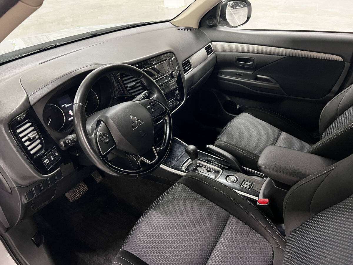 Mitsubishi Outlander, 2017 Фото №16