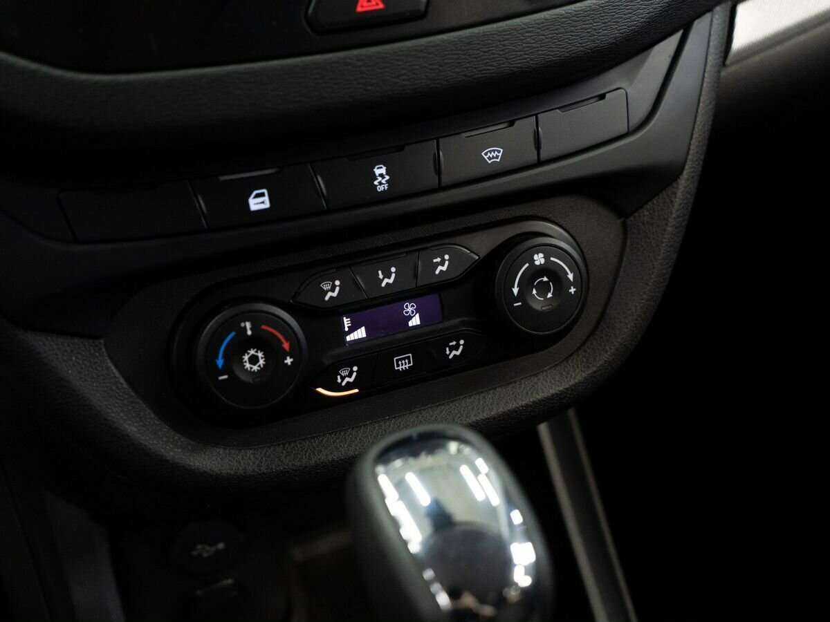 Lada (ВАЗ) Vesta SW, 2020 Фото №11