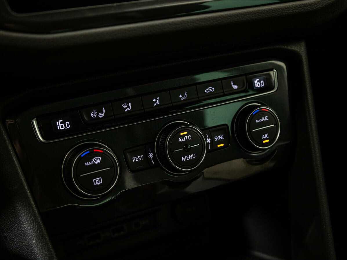 Volkswagen Tiguan, 2019 Фото №16