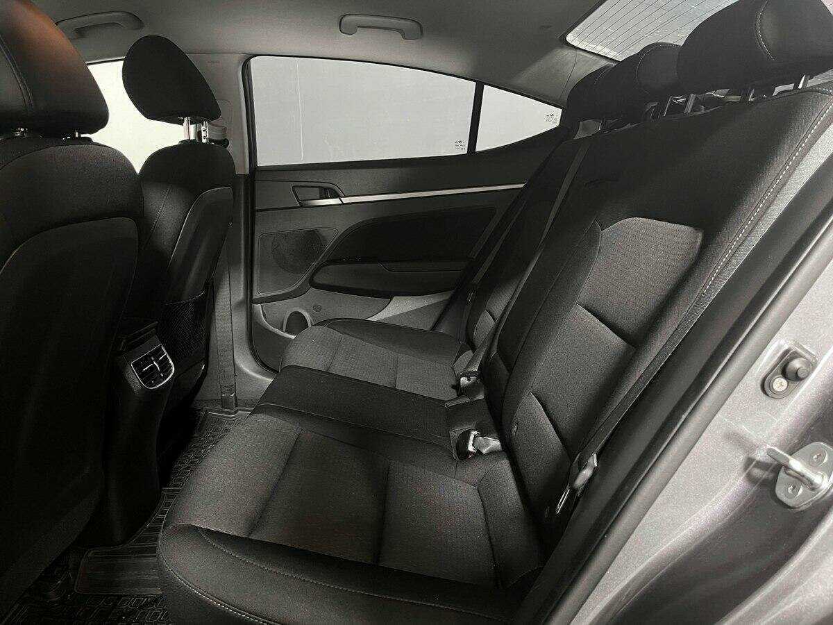 Hyundai Elantra, 2018 Фото №10