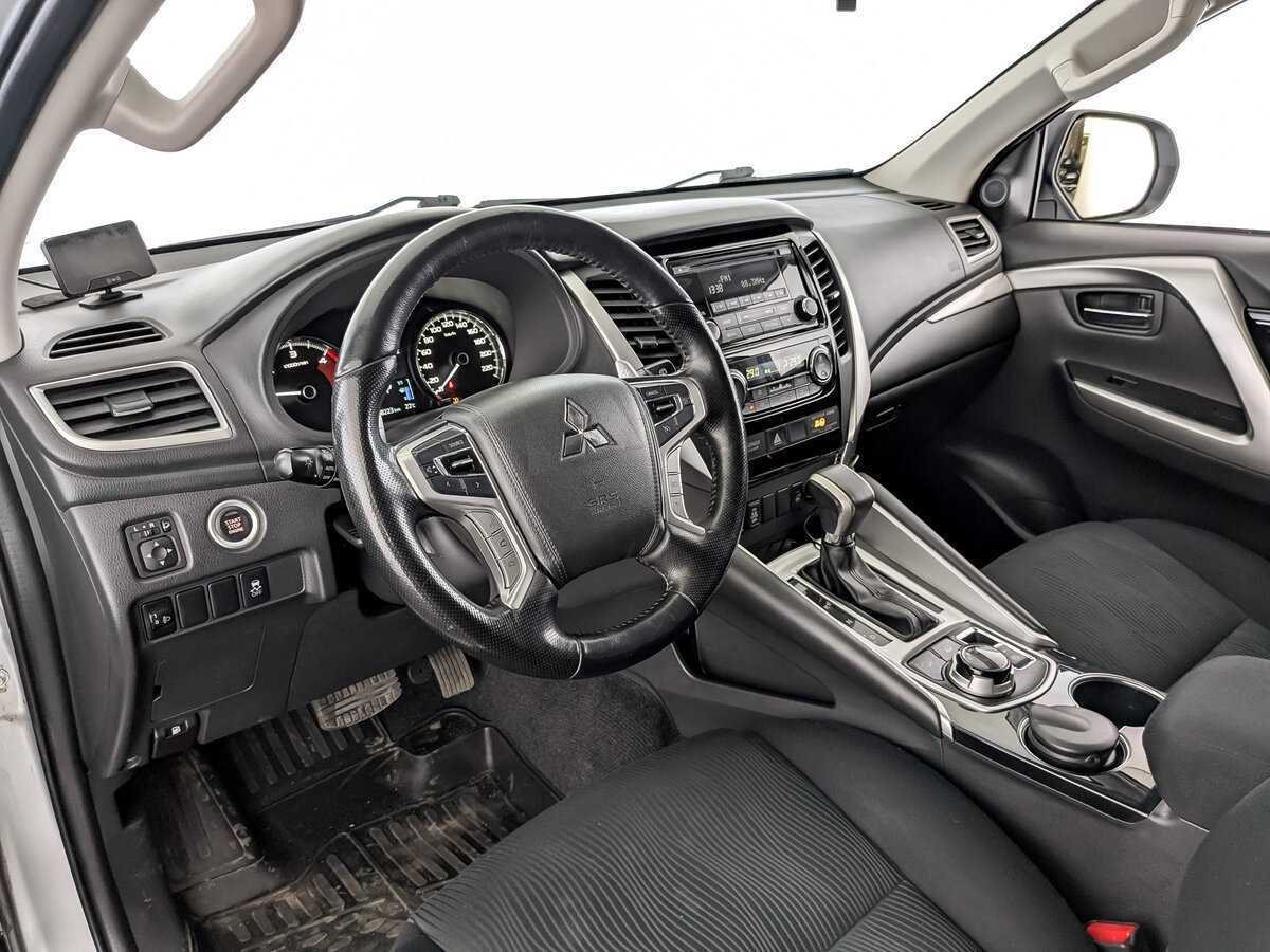 Mitsubishi Pajero Sport, 2018 Фото №16