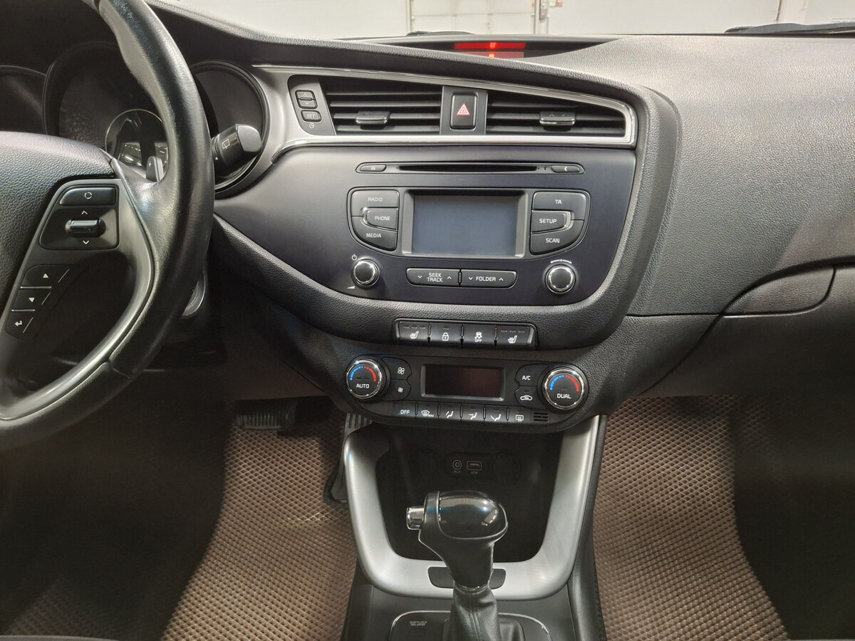 Kia Ceed II Рестайлинг, 2018 Фото №15