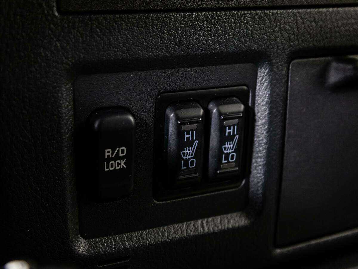 Mitsubishi Pajero, 2015 Фото №15