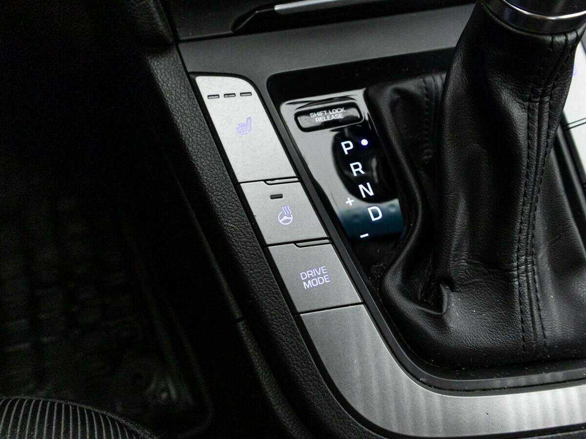 Hyundai Elantra, 2018 Фото №16