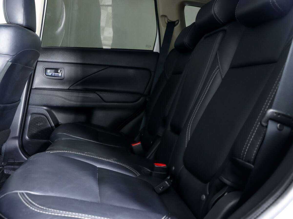 Mitsubishi Outlander, 2021 Фото №11