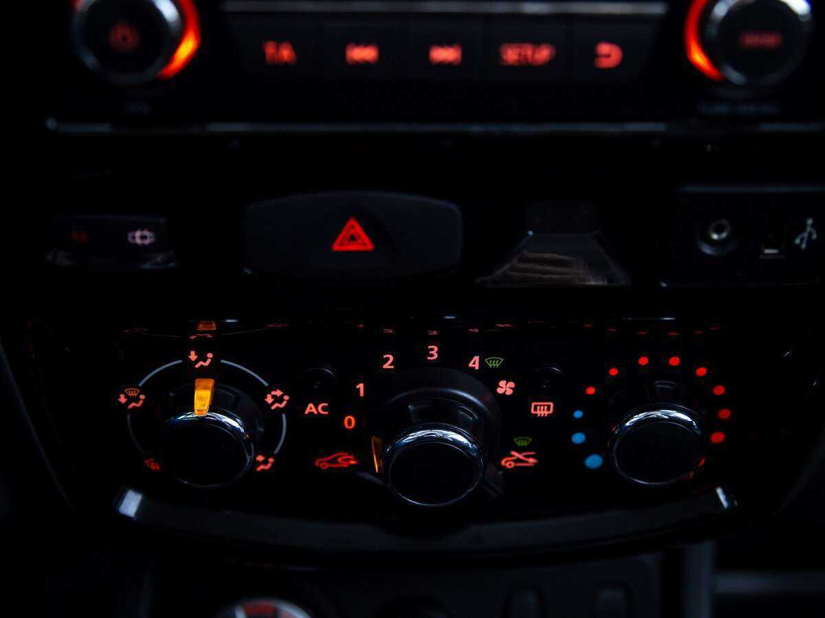 Nissan Terrano, 2015 Фото №16