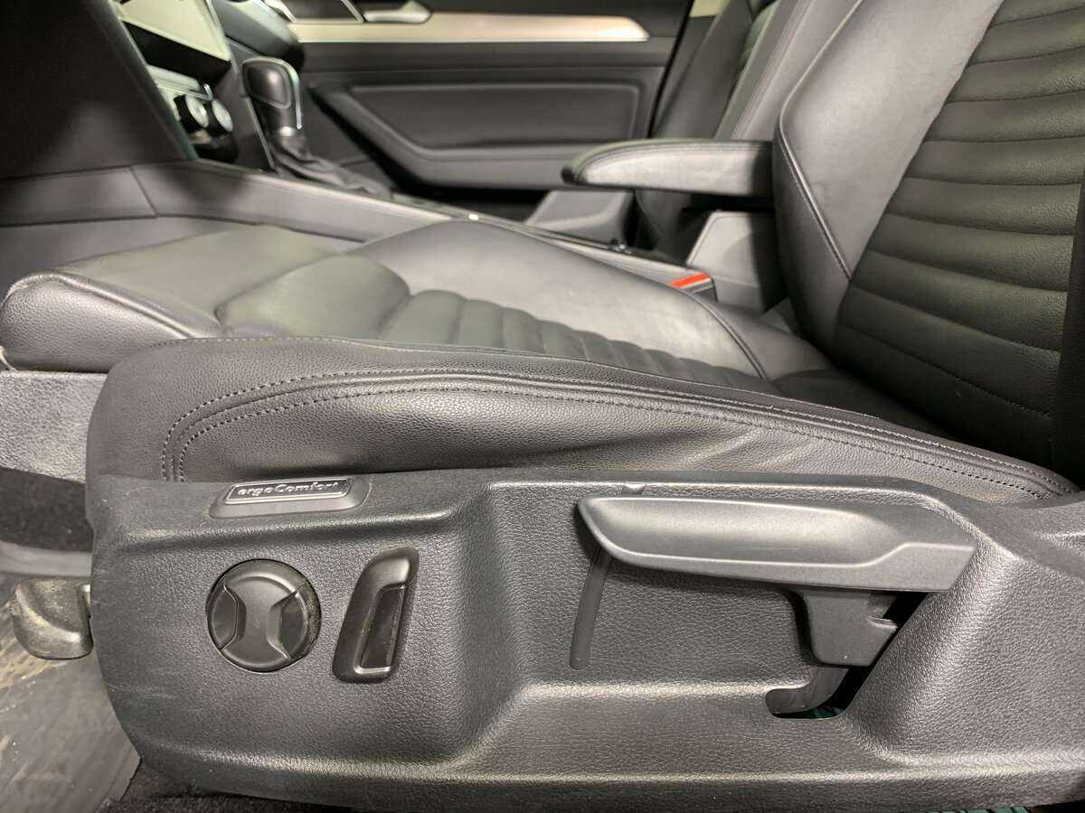 Volkswagen Passat, 2019 Фото №14