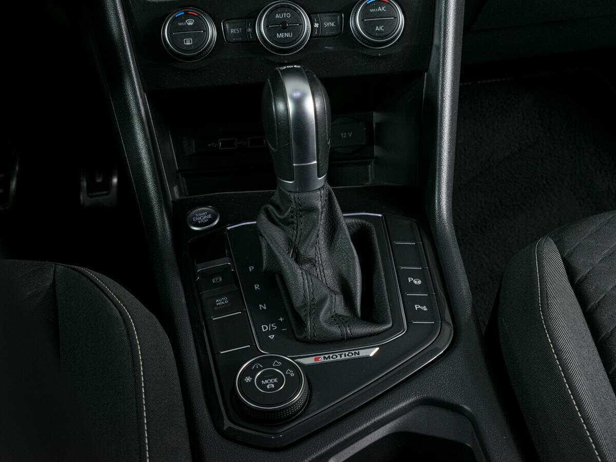 Volkswagen Tiguan, 2018 Фото №16