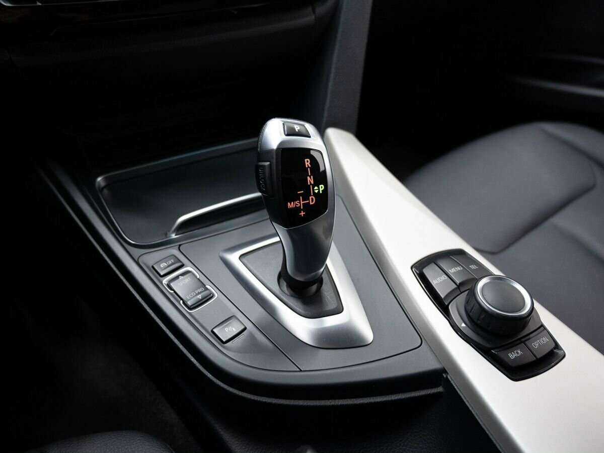 BMW 3 серии 318i, 2016 Фото №17