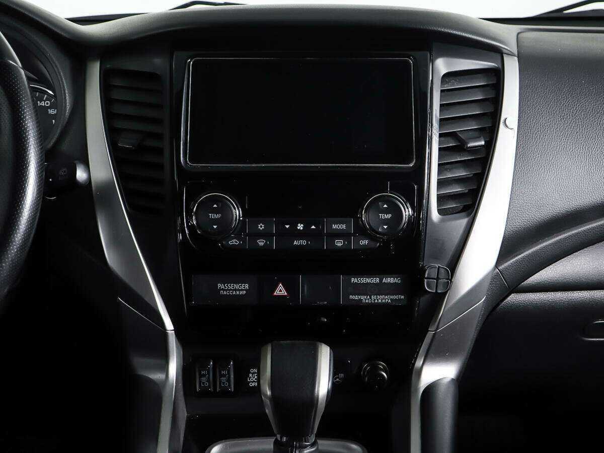 Mitsubishi Pajero Sport, 2018 Фото №12