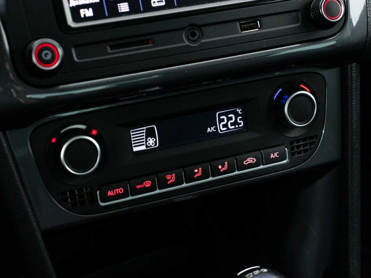 Volkswagen Polo, 2018 Фото №16