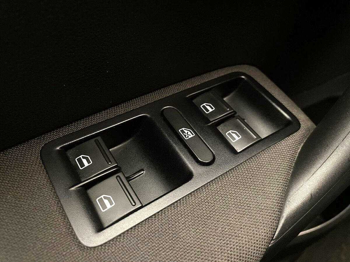 Volkswagen Polo, 2018 Фото №12