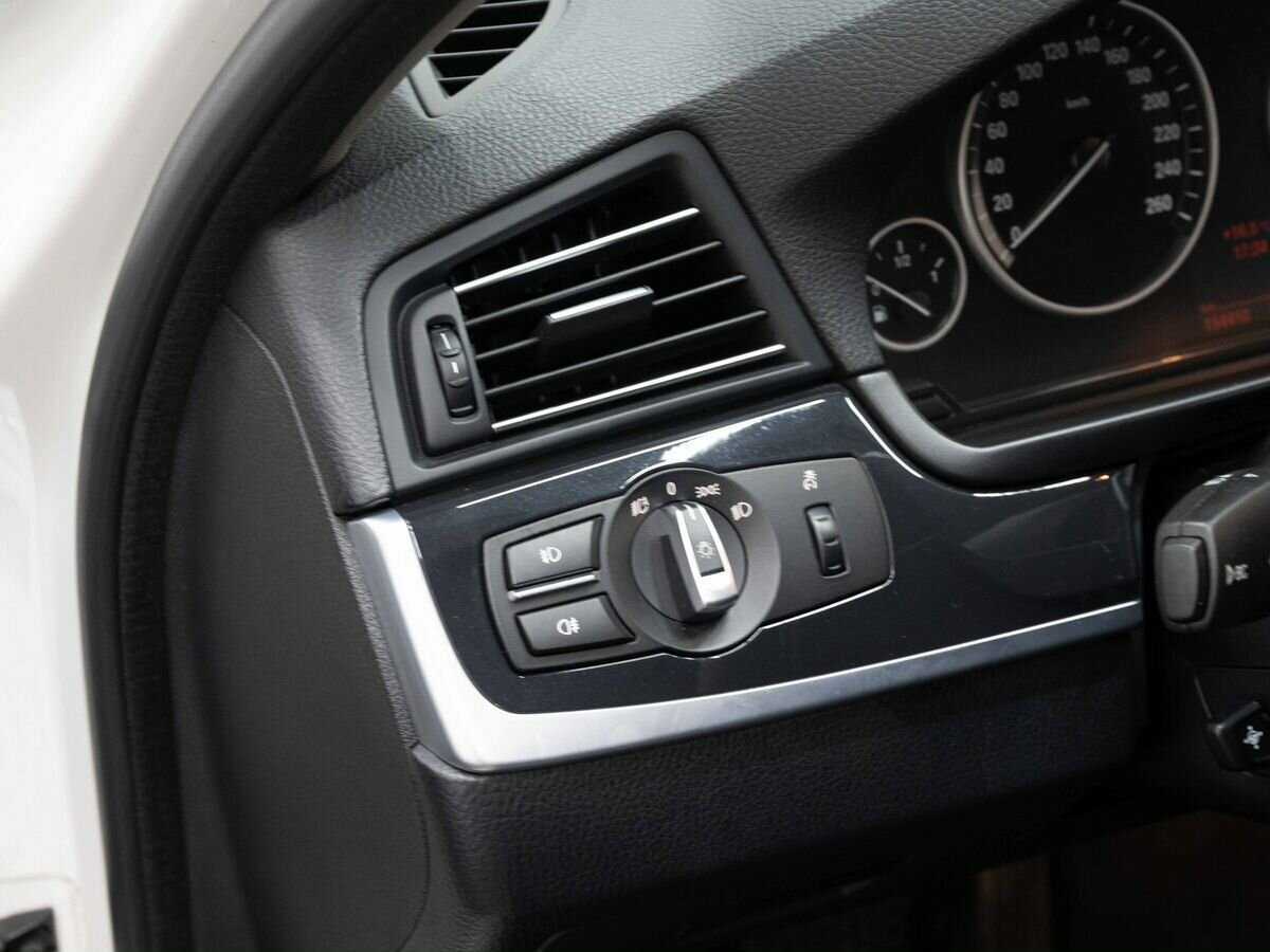 BMW 5 серии 528i xDrive, 2013 Фото №23