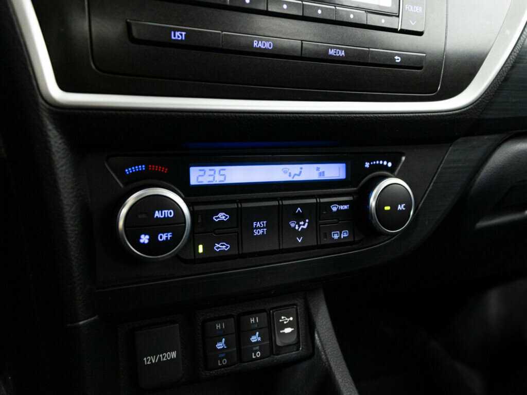 Toyota Auris, 2013 Фото №15