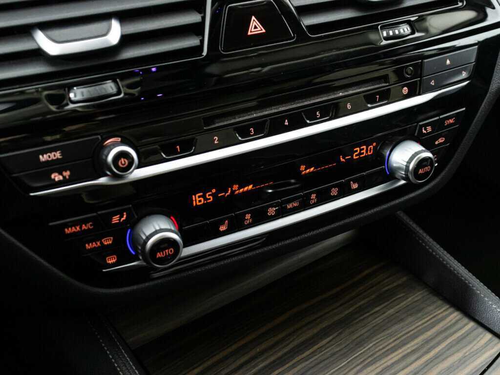 BMW 5 серии 520d xDrive, 2017 Фото №21