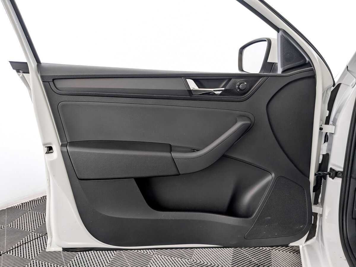 Skoda Rapid, 2017 Фото №17