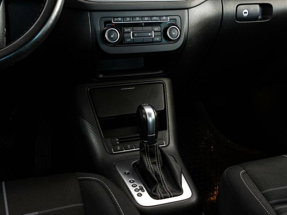 Volkswagen Tiguan, 2015 Фото №11