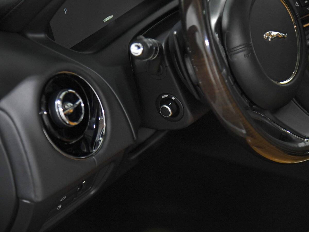 Jaguar XJ, 2016 Фото №8
