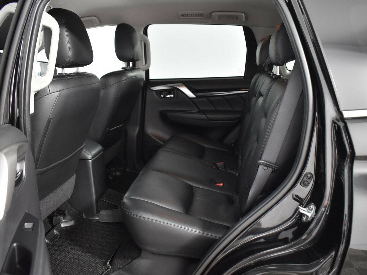 Mitsubishi Pajero Sport, 2017 Фото №11