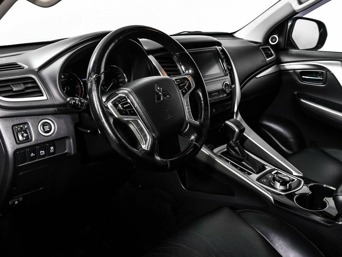 Mitsubishi Pajero Sport, 2017 Фото №12