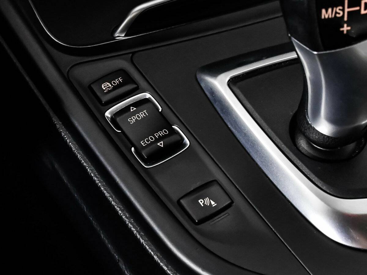 BMW 3 серии 318i, 2015 Фото №16