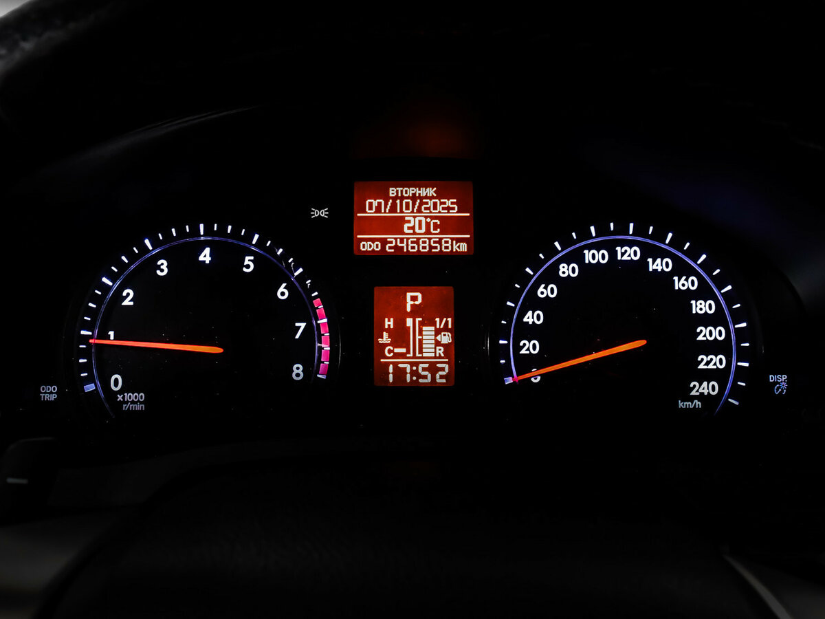 Toyota Avensis III Рестайлинг, 2012 Фото №8