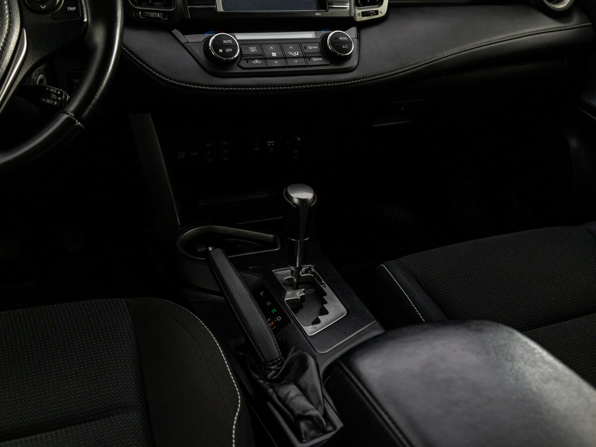 Toyota RAV4 IV (XA40) Рестайлинг, 2016 Фото №9