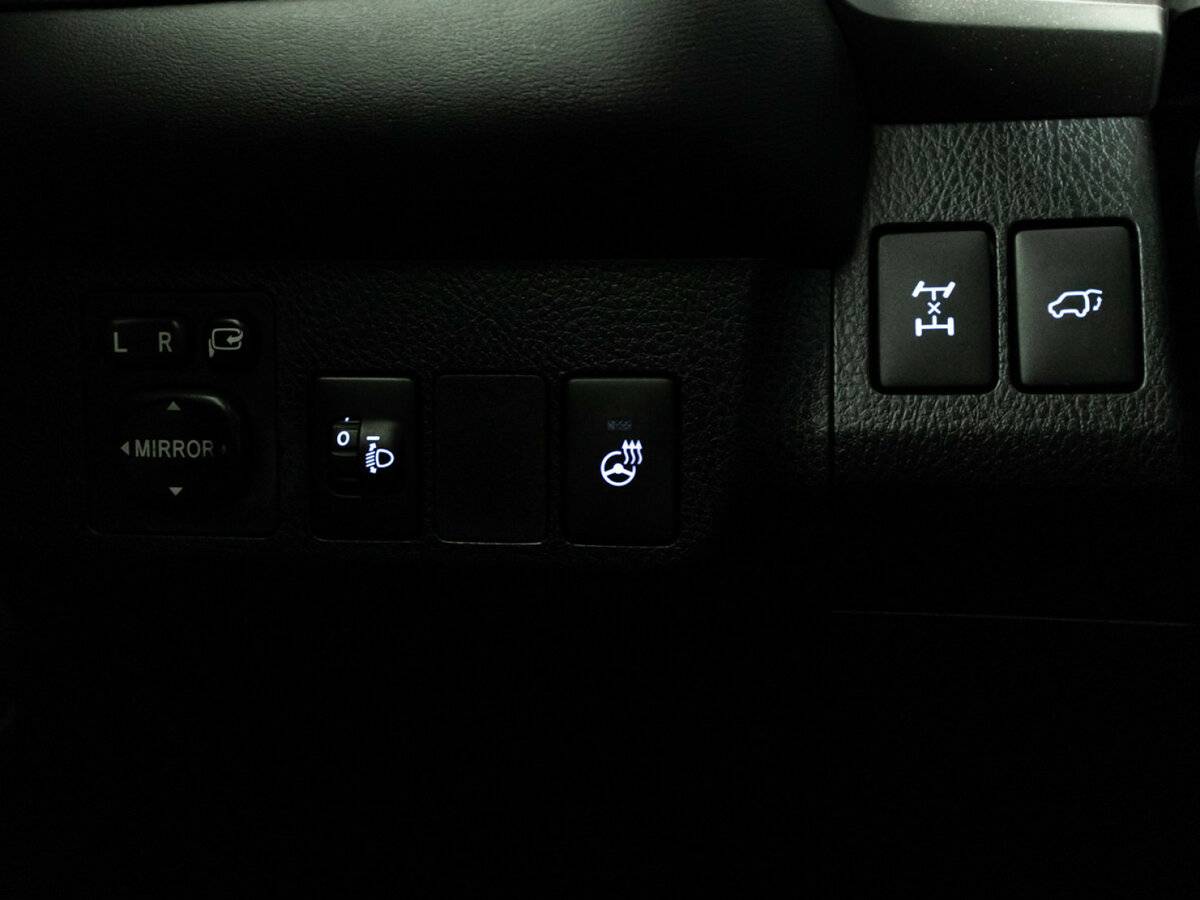 Toyota RAV4 IV (XA40) Рестайлинг, 2016 Фото №16