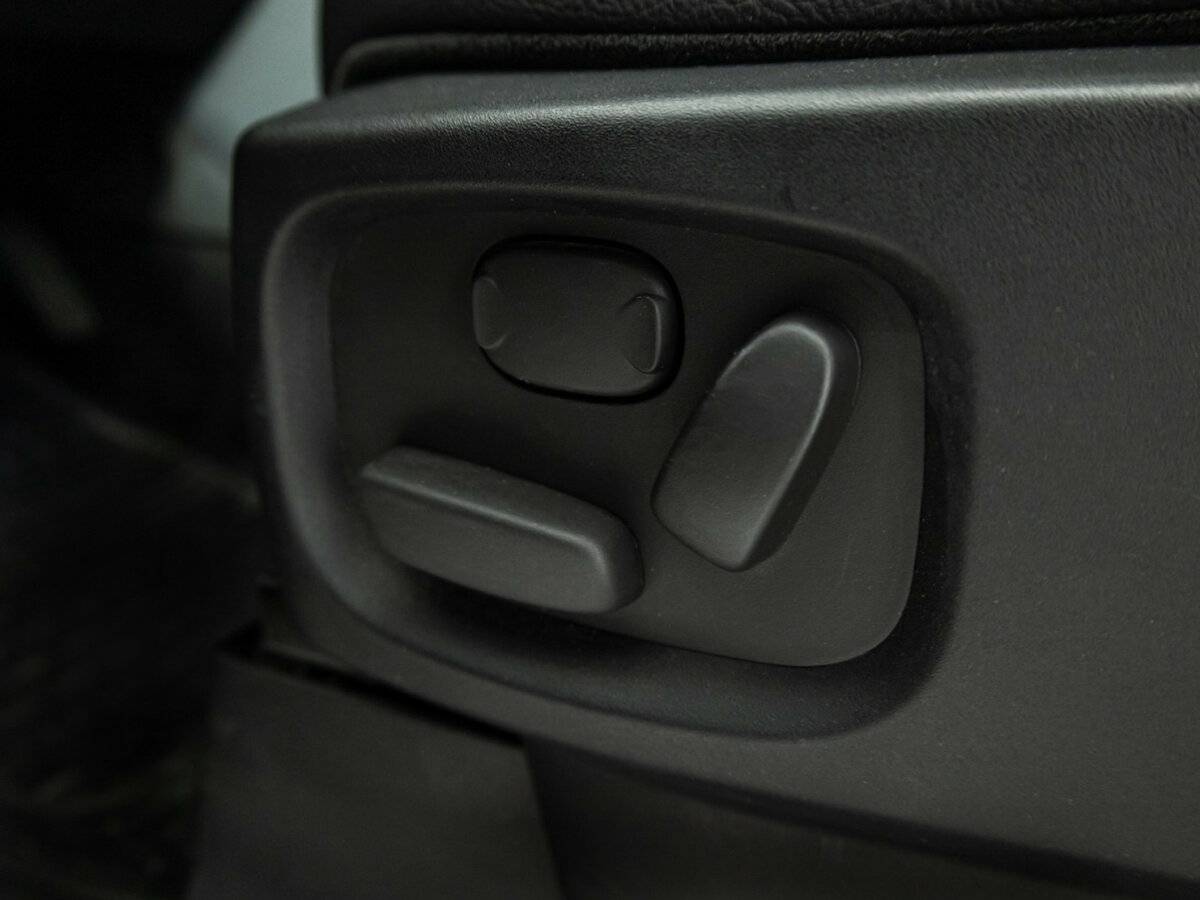 Land Rover Discovery IV Рестайлинг, 2015 Фото №12